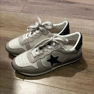 Vintage Havana Women's Sneakers - White and Black